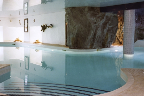 Luxury Pools & Spas
